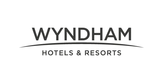 Logotipo de Wyndham Hotels & Resorts, cadena hotelera aliada de Relax & Sun Vacation