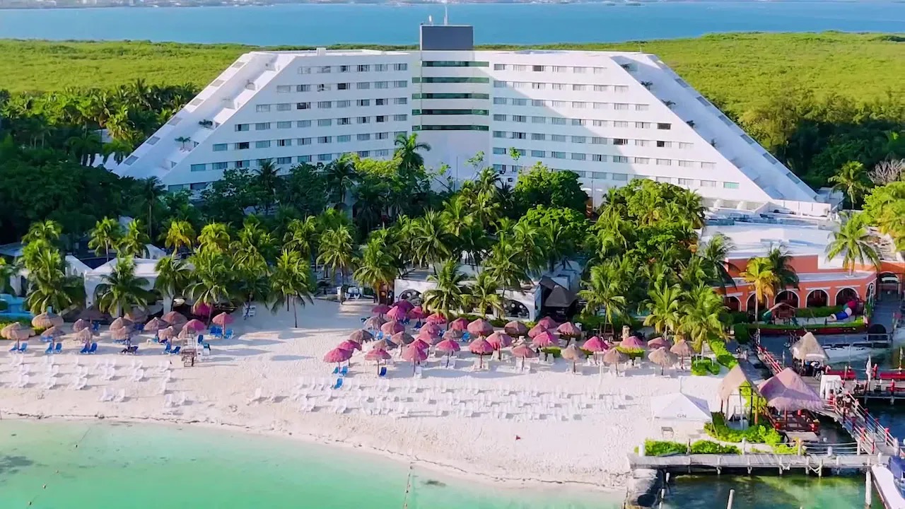Grand Oasis Palm