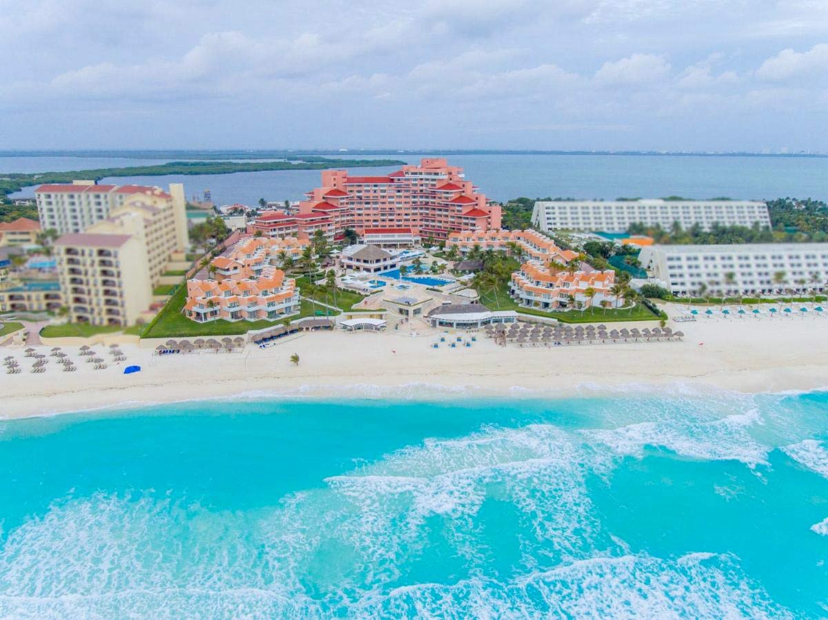 Wyndham Grand Cancún All-Inclusive Resort